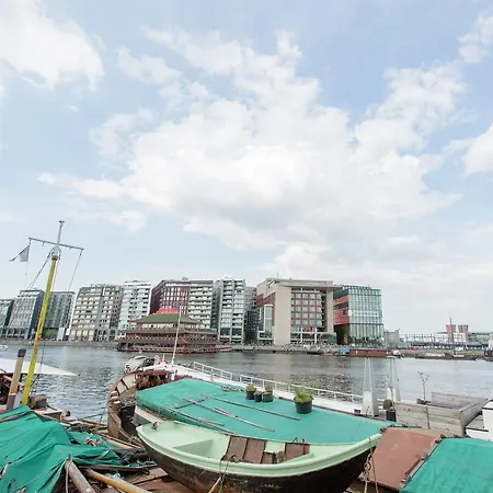 Bateau-hôtel Ship