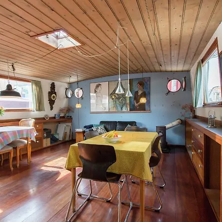 Ship Bateau-hôtel